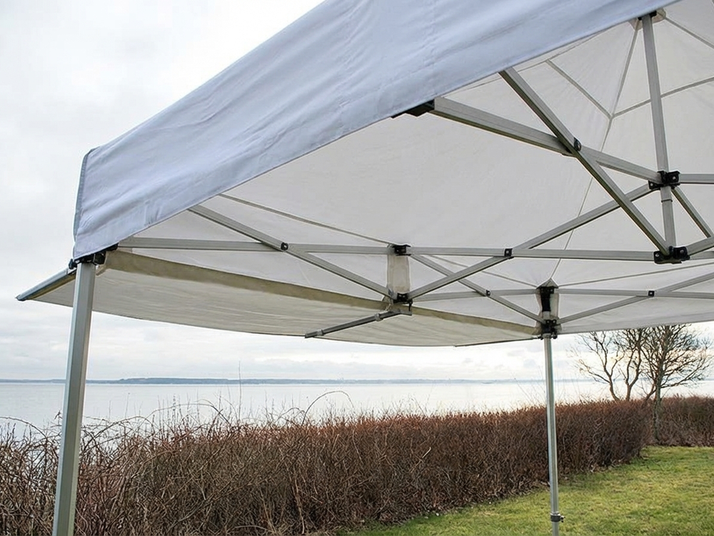 UV-resistant gazebo overhang in white, perfect for outdoor events